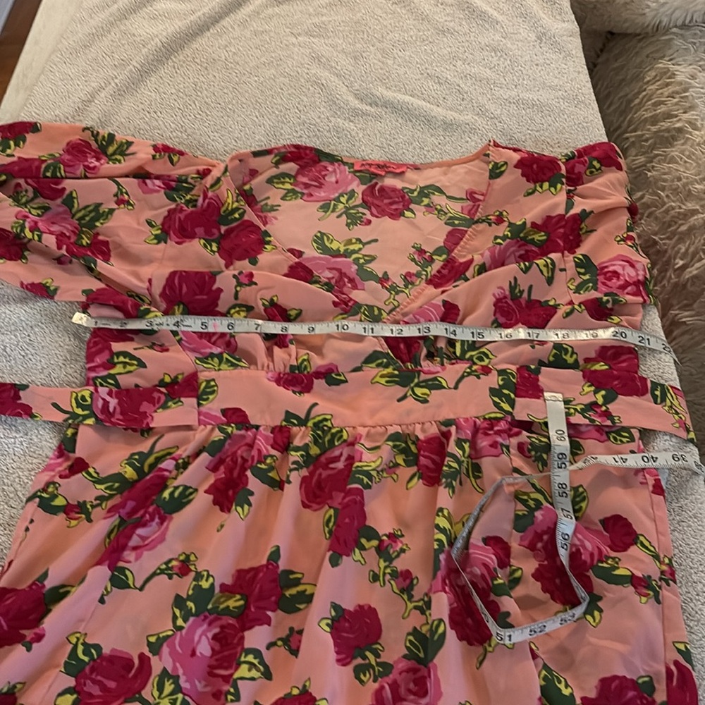 Vintage Betsey Johnson beautiful floral ‘80’s blouse w/ wrapped around tie. - Picture 10 of 13